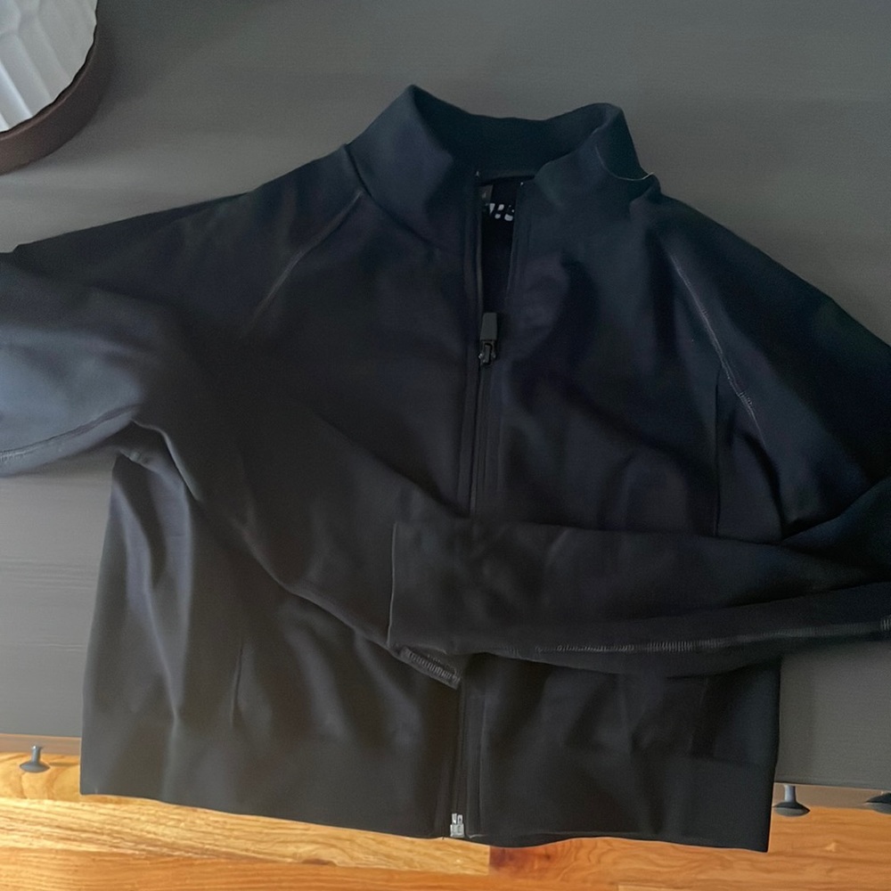 Alphalete zip up cropped jacket